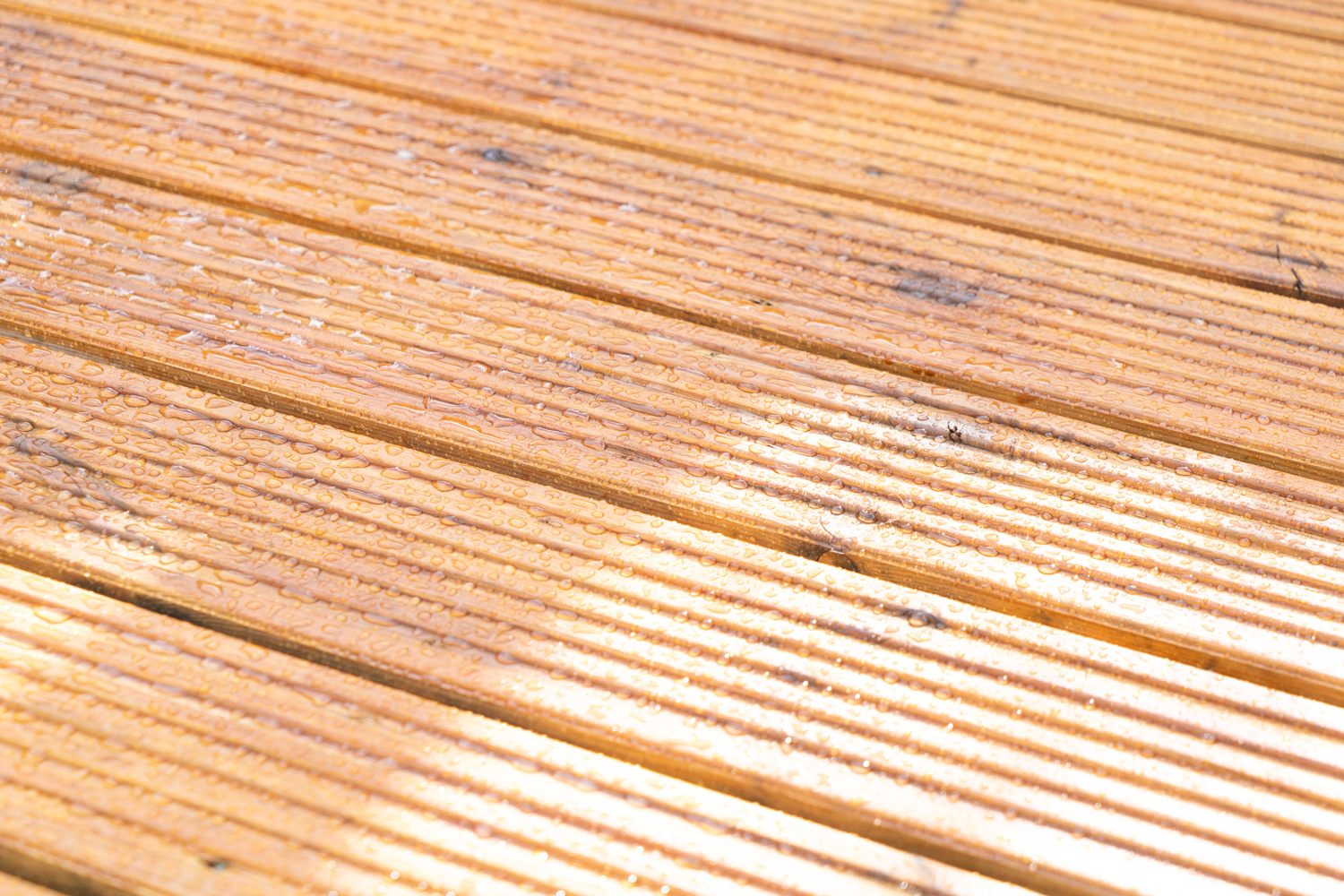 Water Beading Finished Decking Barrettine